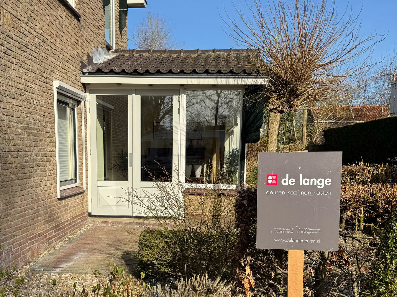 Nieuwe openslaande terrasdeuren geven woning frisse uitstraling