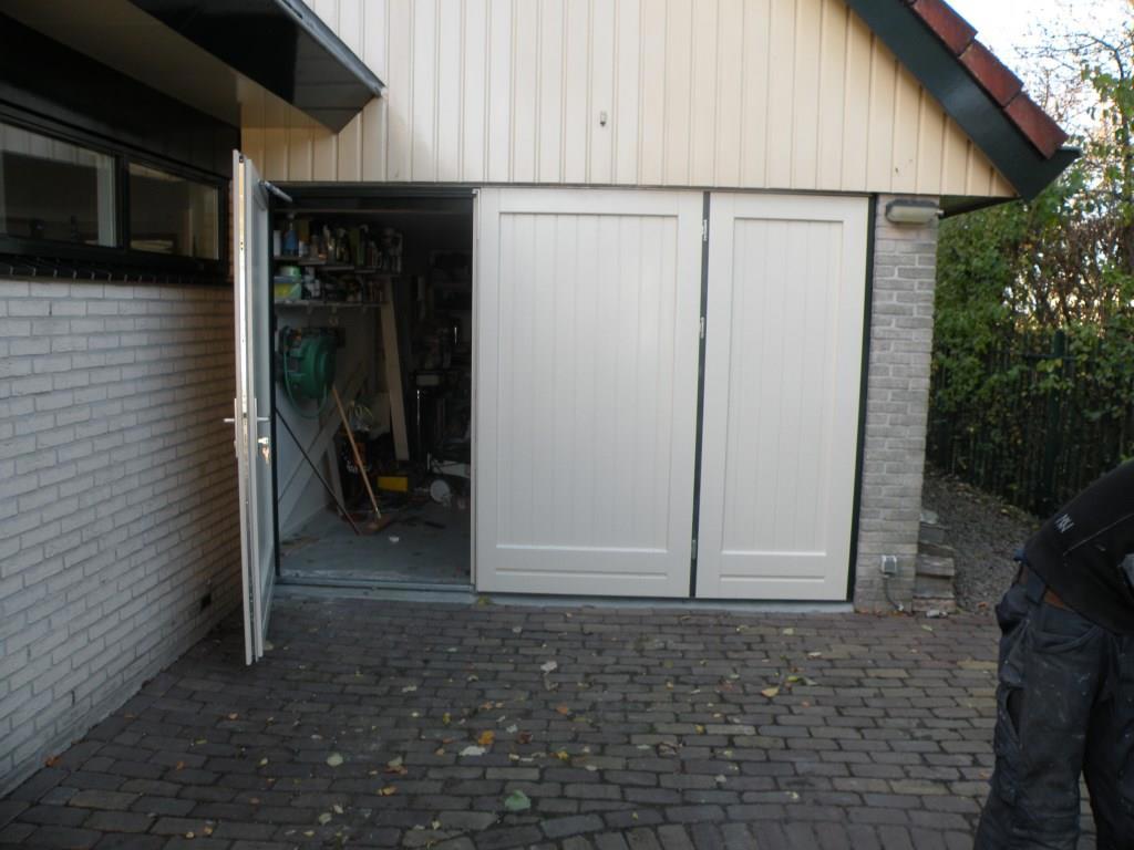 Garagedeur met loopdeur 